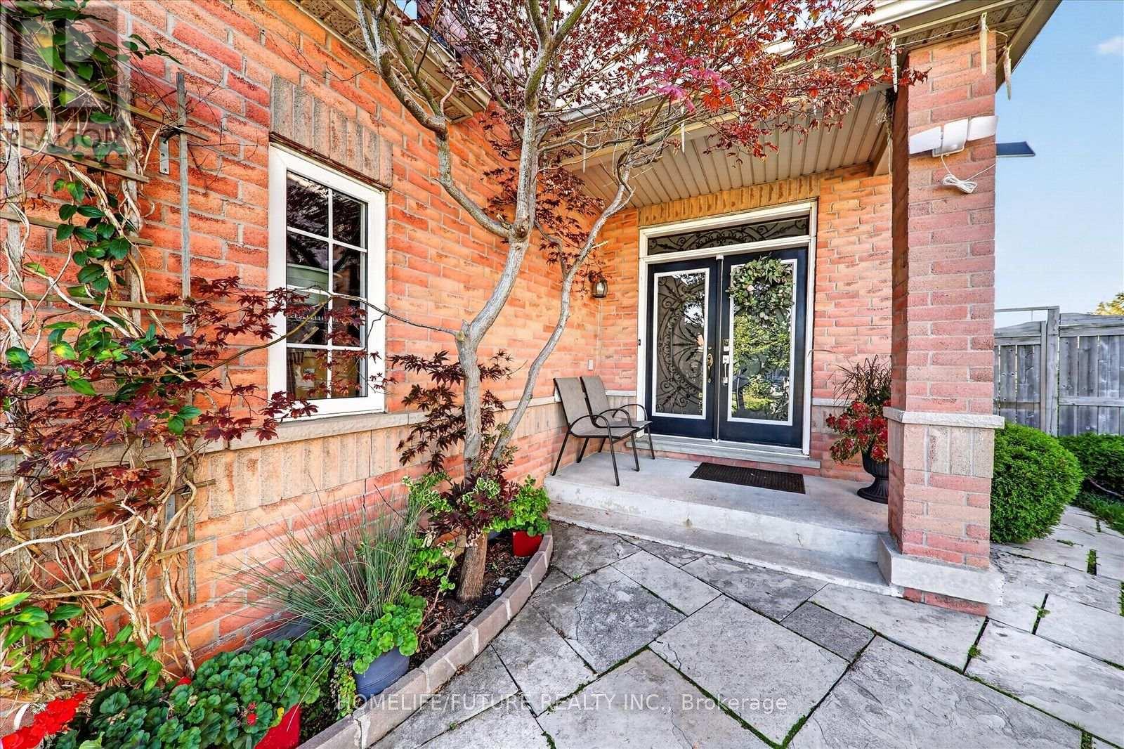 24 Medley Crescent, Markham, Ontario  L3S 4M8 - Photo 4 - N14108536