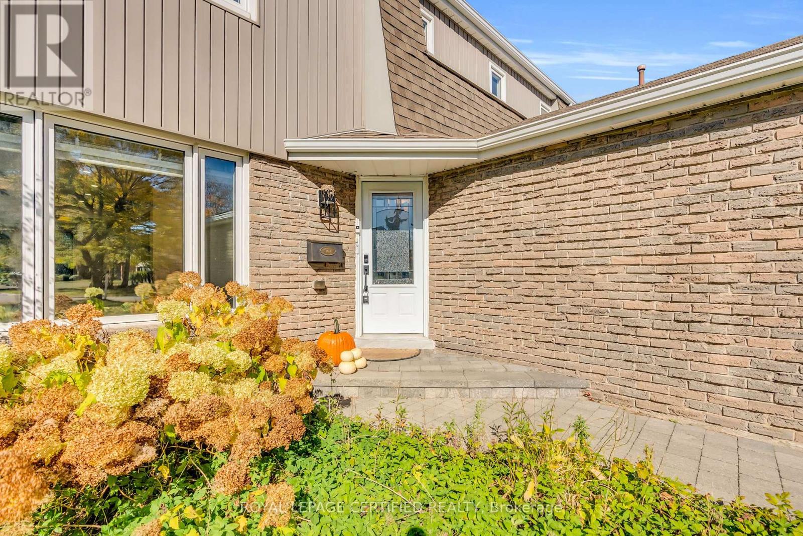 22 Madelaine Crescent, Brampton, Ontario  L6S 2Y9 - Photo 3 - W14108484