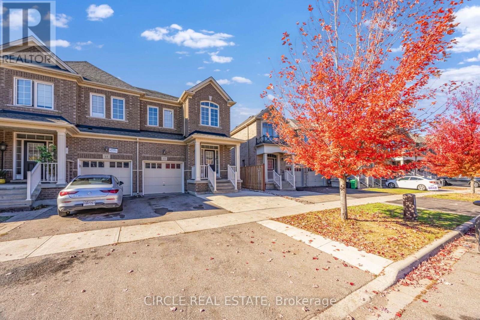 13 Lady Evelyn Crescent, Brampton, Ontario  L6Y 6C7 - Photo 2 - W14108490