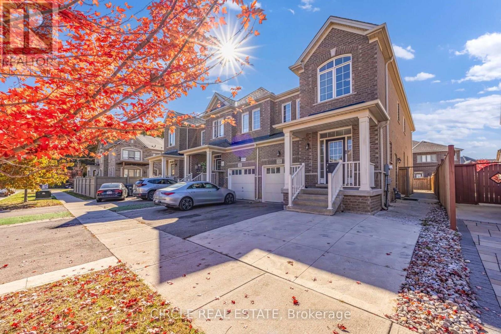 13 Lady Evelyn Crescent, Brampton, Ontario  L6Y 6C7 - Photo 3 - W14108490