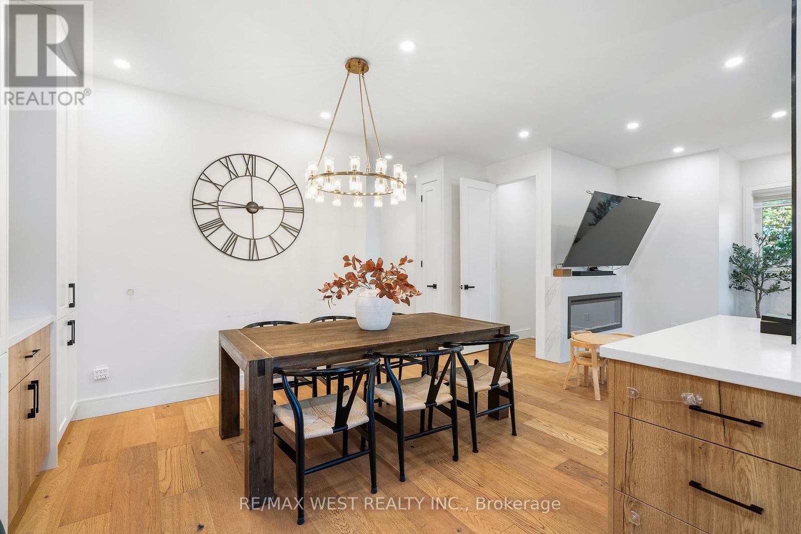 42 Woolton Crescent, Toronto (Brookhaven-Amesbury), Ontario  M6M 4K9 - Photo 11 - W14108498