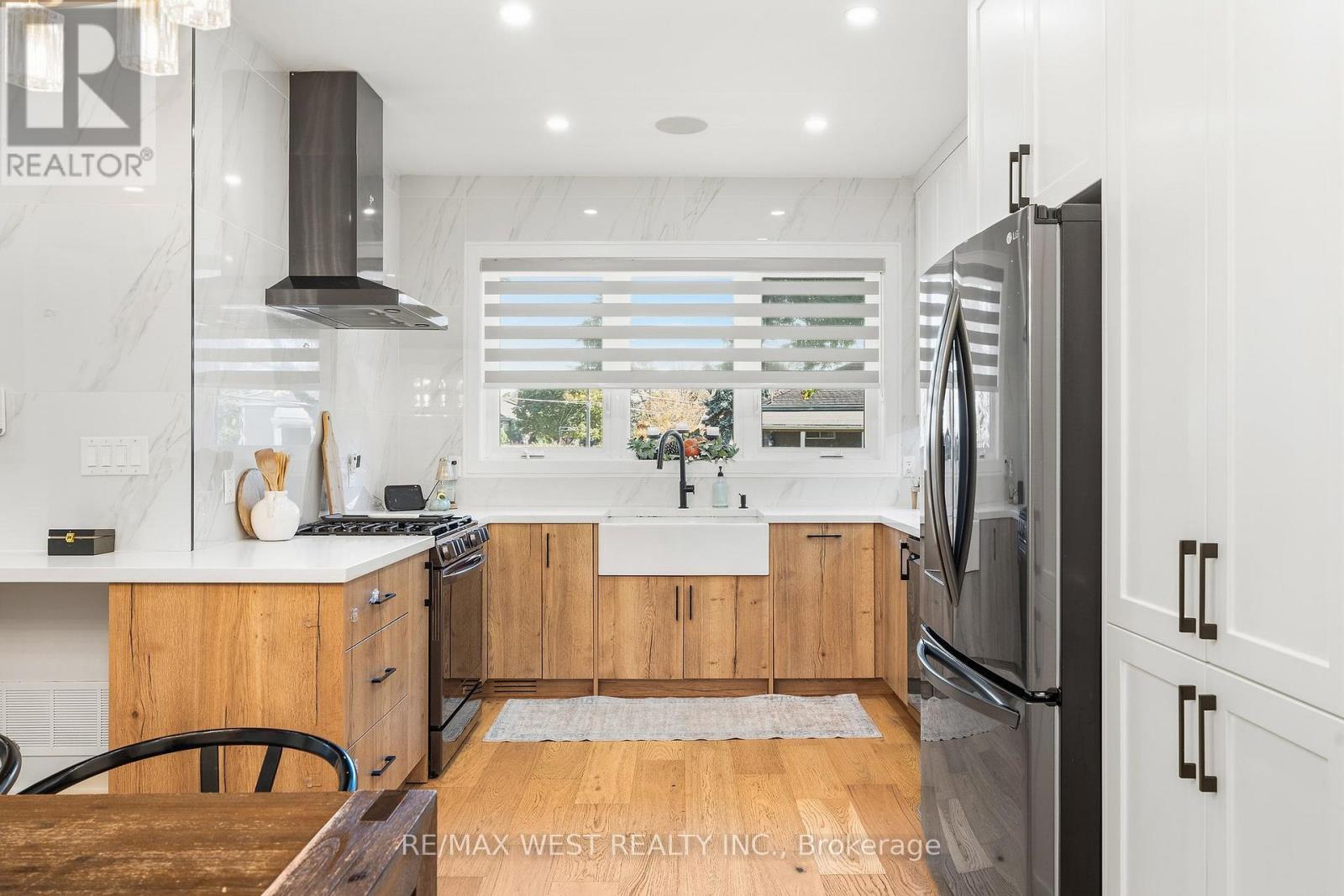 42 Woolton Crescent, Toronto (Brookhaven-Amesbury), Ontario  M6M 4K9 - Photo 12 - W14108498