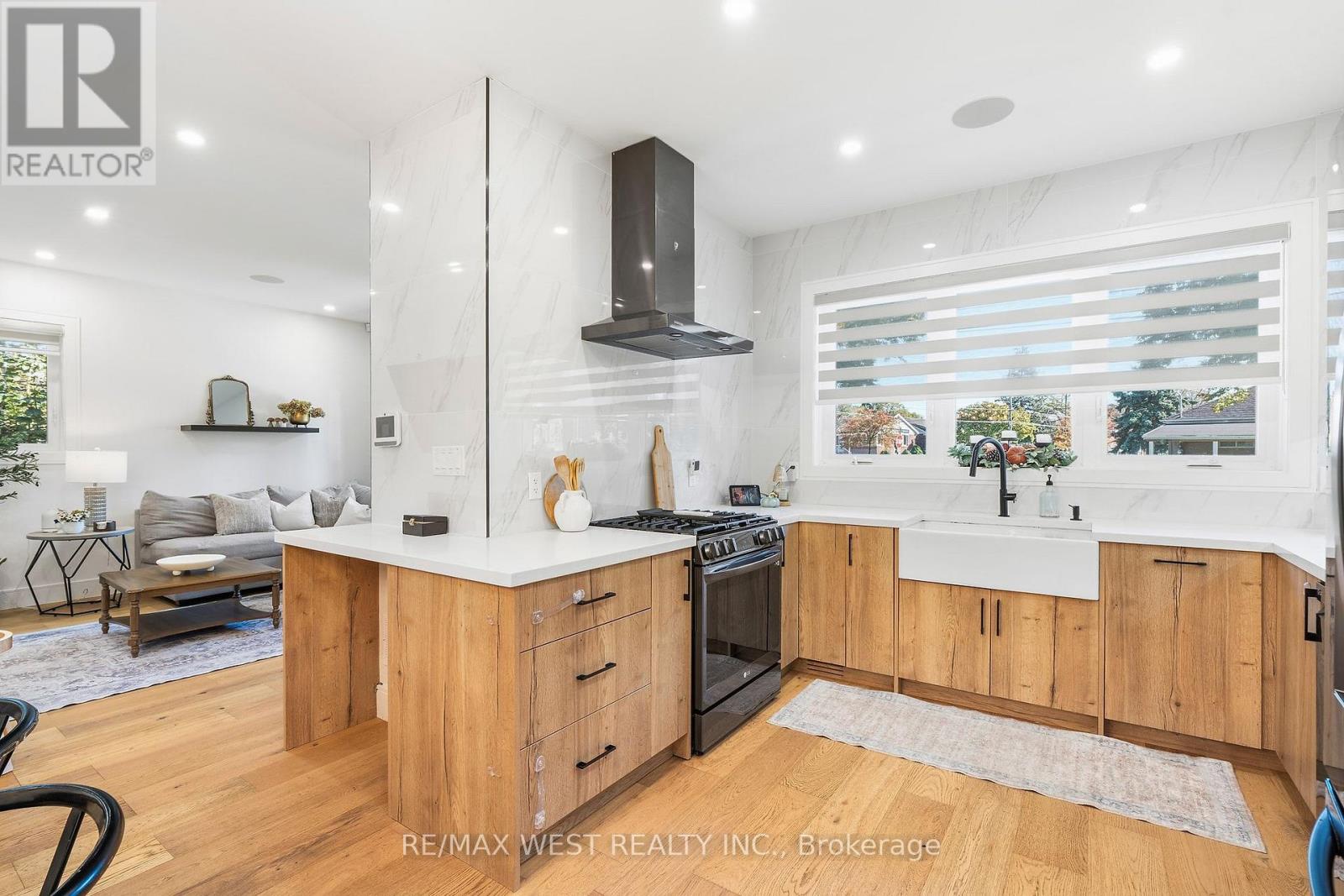 42 Woolton Crescent, Toronto (Brookhaven-Amesbury), Ontario  M6M 4K9 - Photo 13 - W14108498