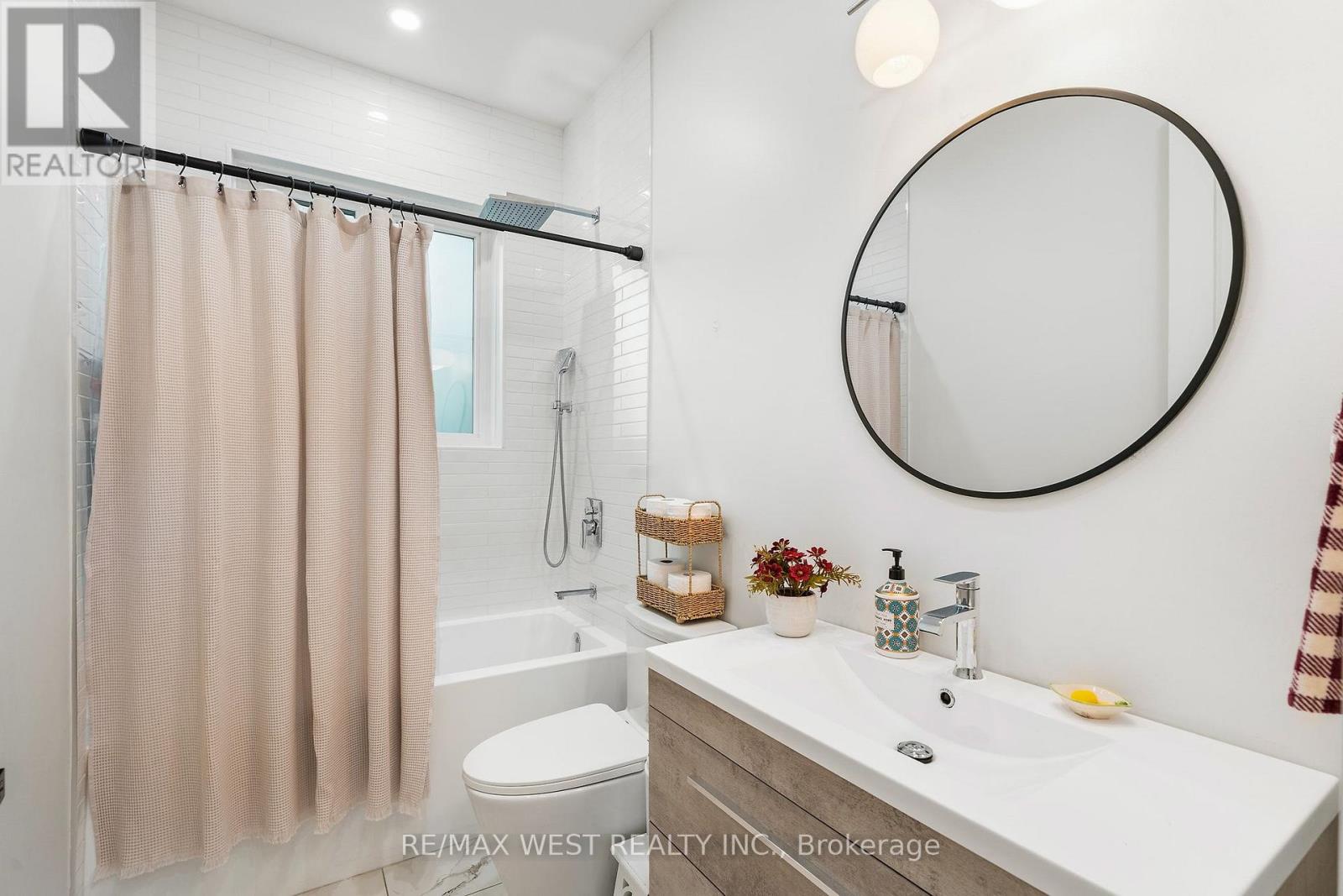 42 Woolton Crescent, Toronto (Brookhaven-Amesbury), Ontario  M6M 4K9 - Photo 17 - W14108498