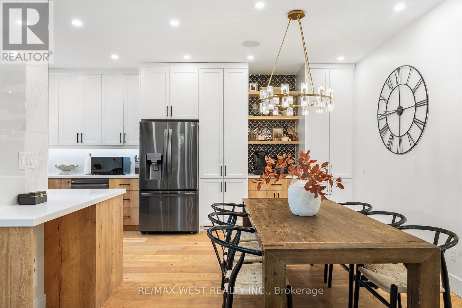 42 Woolton Crescent, Toronto (Brookhaven-Amesbury), Ontario  M6M 4K9 - Photo 3 - W14108498