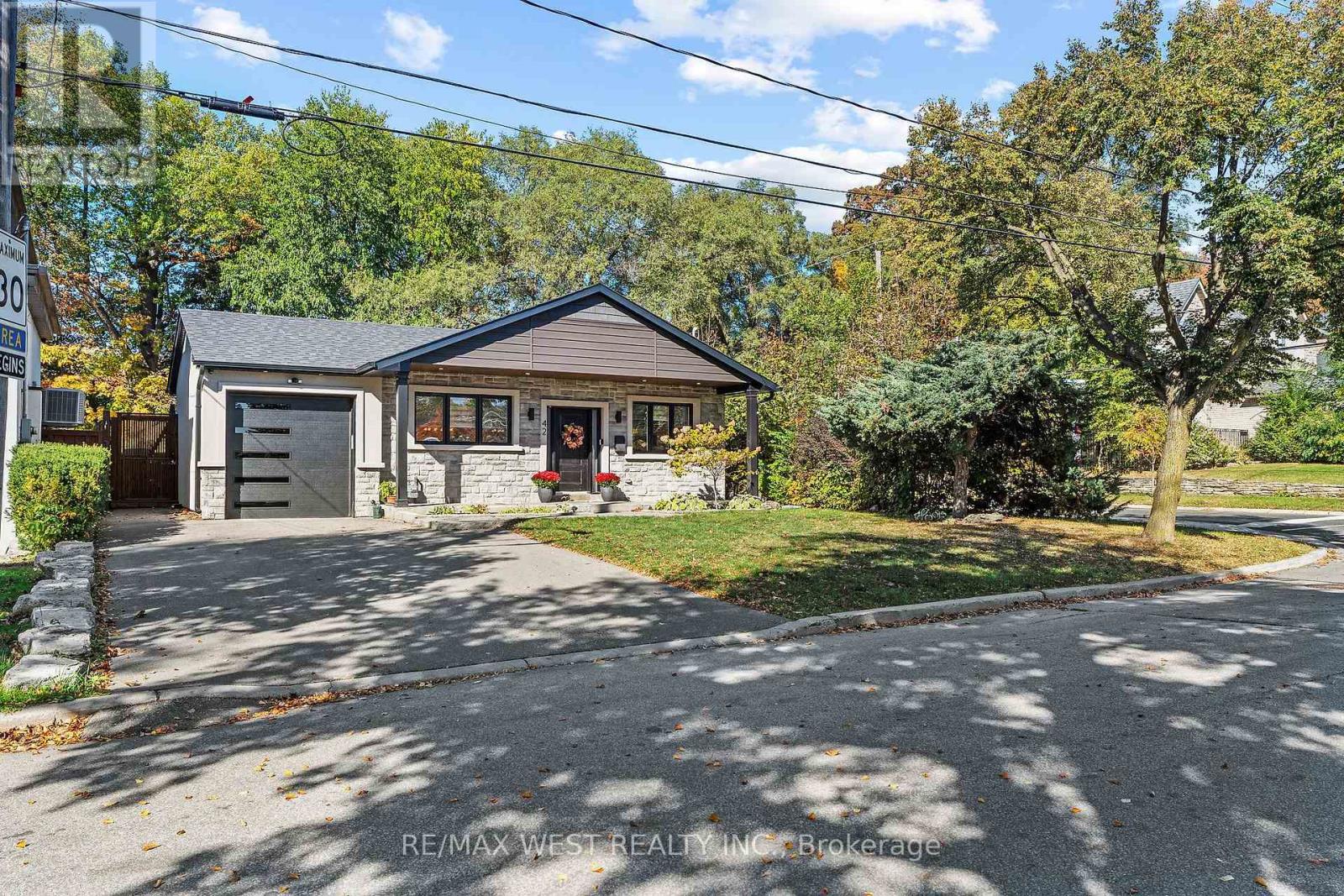 42 Woolton Crescent, Toronto (Brookhaven-Amesbury), Ontario  M6M 4K9 - Photo 39 - W14108498