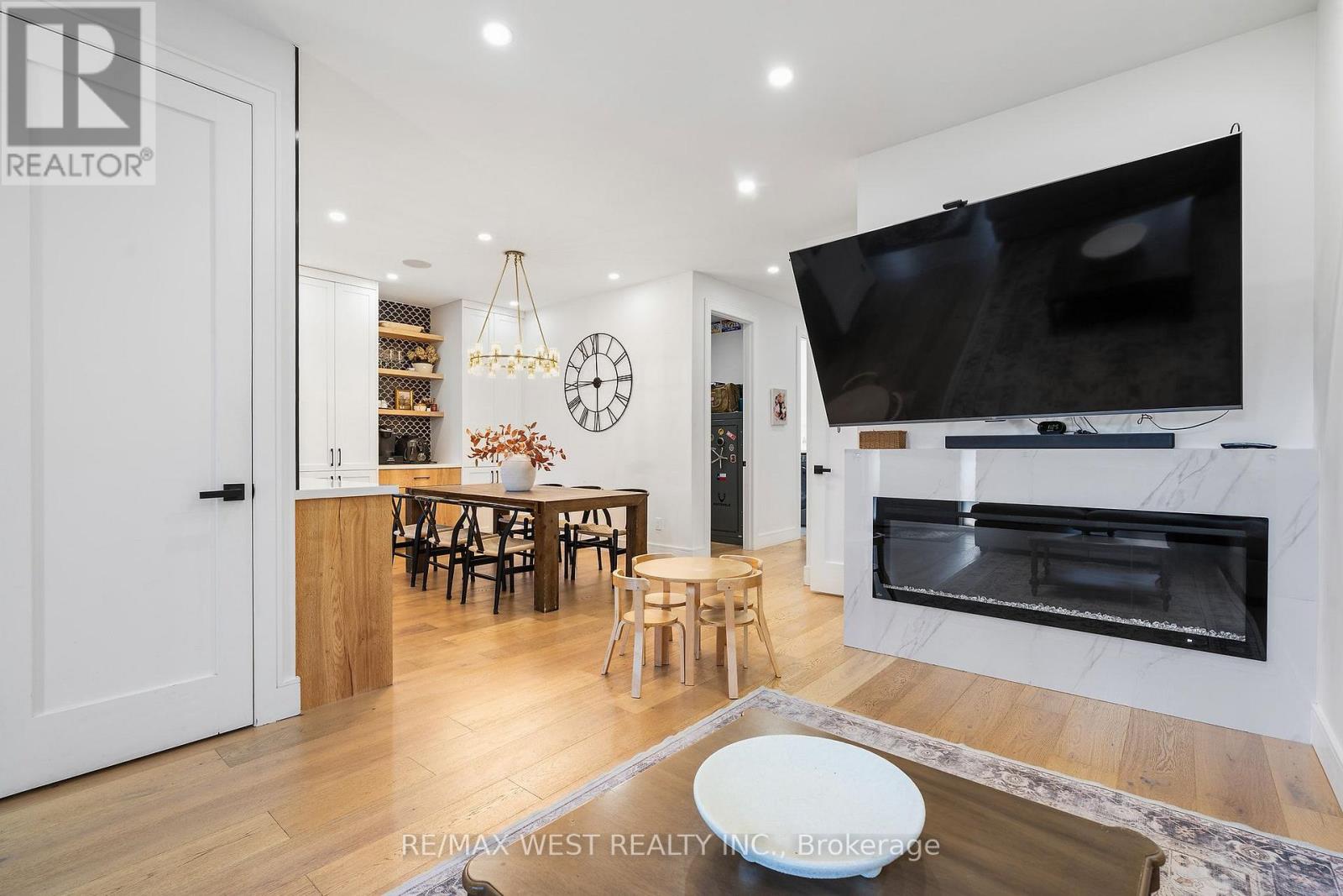 42 Woolton Crescent, Toronto (Brookhaven-Amesbury), Ontario  M6M 4K9 - Photo 7 - W14108498