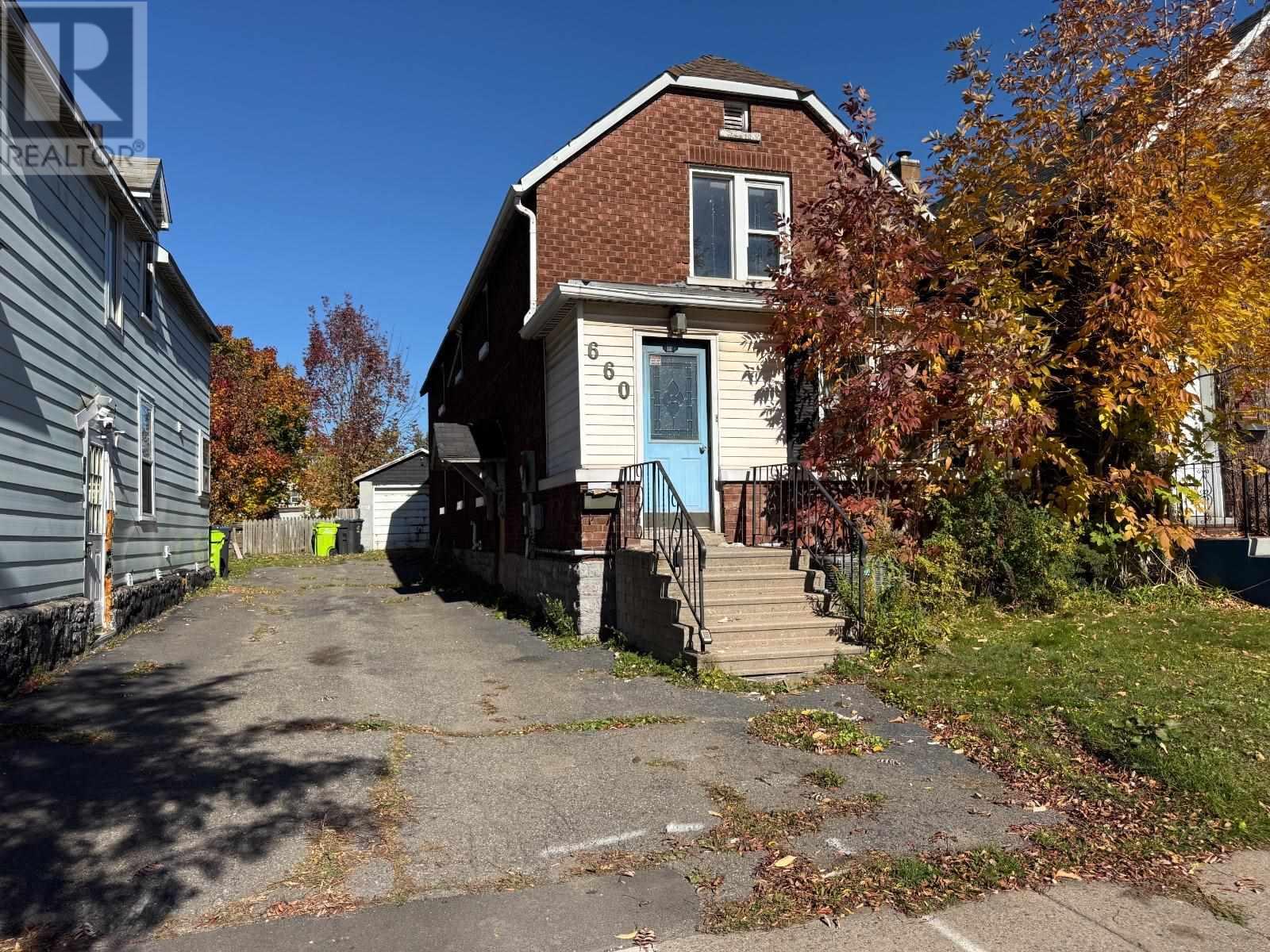 660 Queen St, Sault Ste. Marie, Ontario  P6A 1A9 - Photo 1 - SM262959