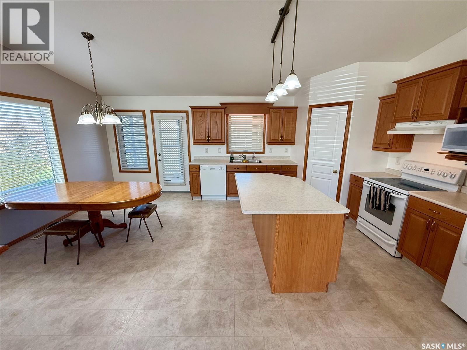 3512 Bishop Crescent E, Regina, Saskatchewan  S4Z 1A6 - Photo 2 - SK051724