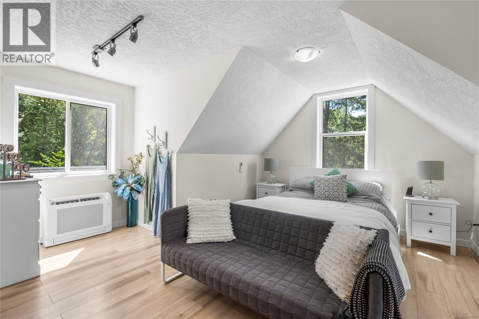 1691 Meadowood Way
