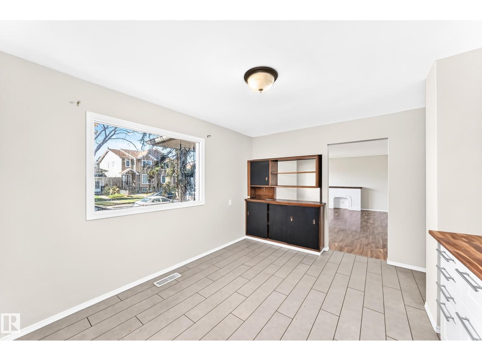 12217 88 ST NW