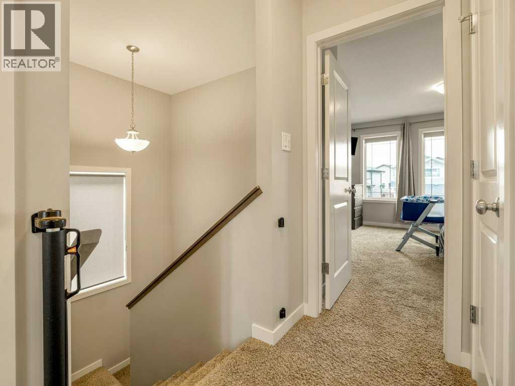 531 Moonlight Lane W
