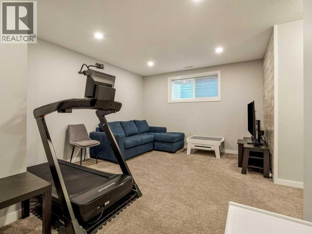 531 Moonlight Lane W
