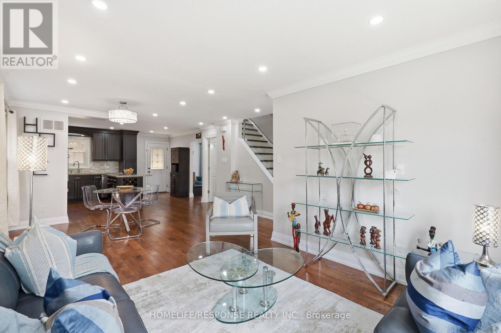 680 Sweetwater Place, Mississauga, Ontario  L5H 3Y9 - Photo 4 - W13767216