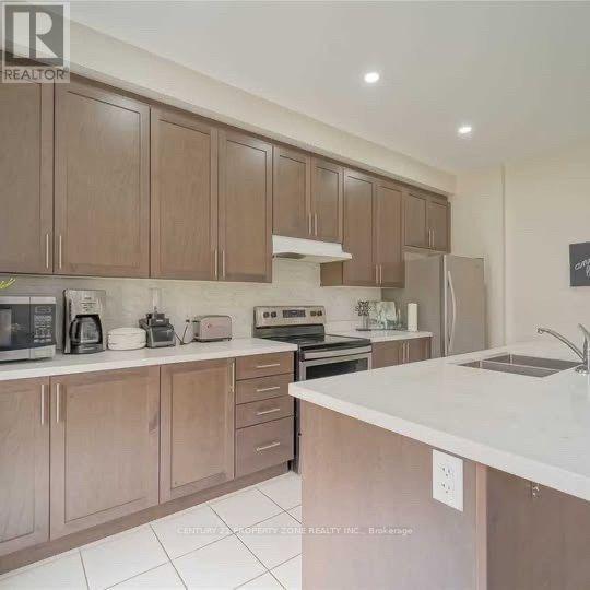 Upper - 17 Angelfish Road, Brampton (Northwest Brampton), Ontario  L7A 5C5 - Photo 4 - W14108610