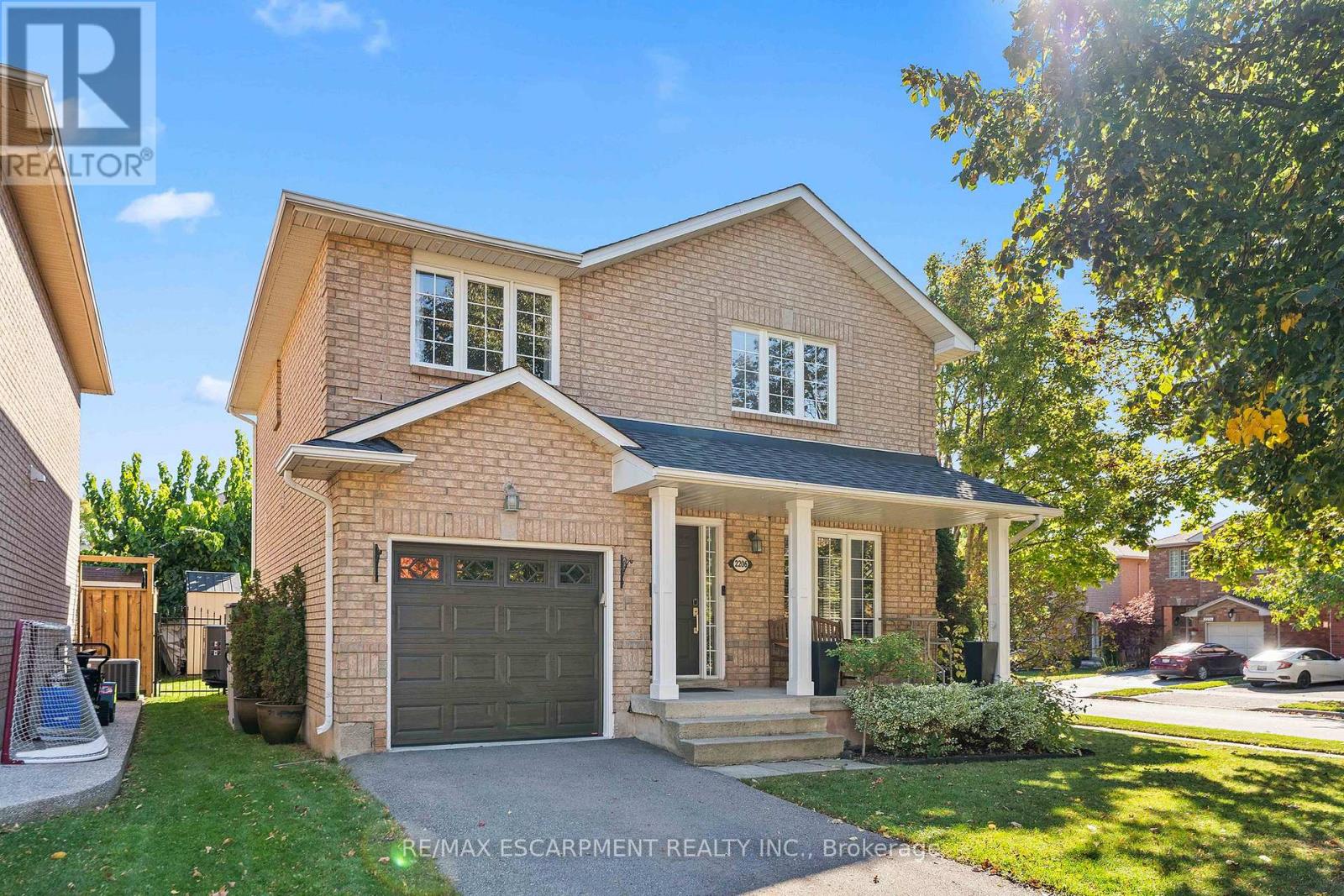 2206 GOLDEN ORCHARD TRAIL, Oakville, Ontario