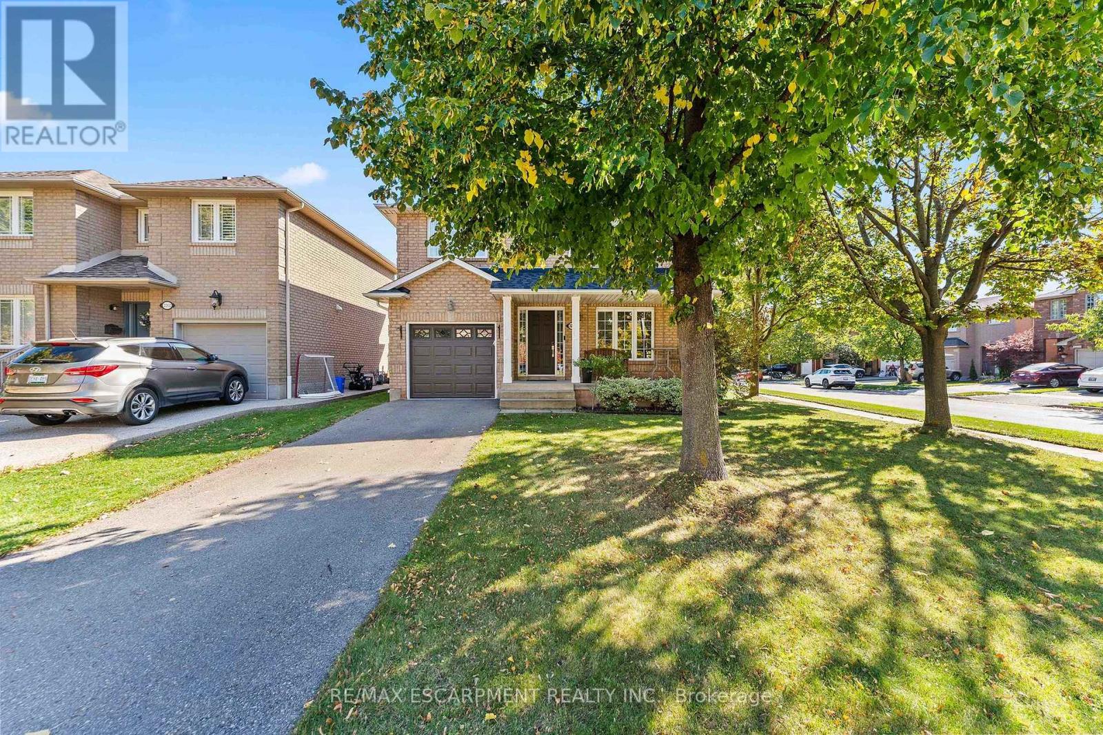 2206 Golden Orchard Trail, Oakville, Ontario  L6M 3N6 - Photo 2 - W14108640