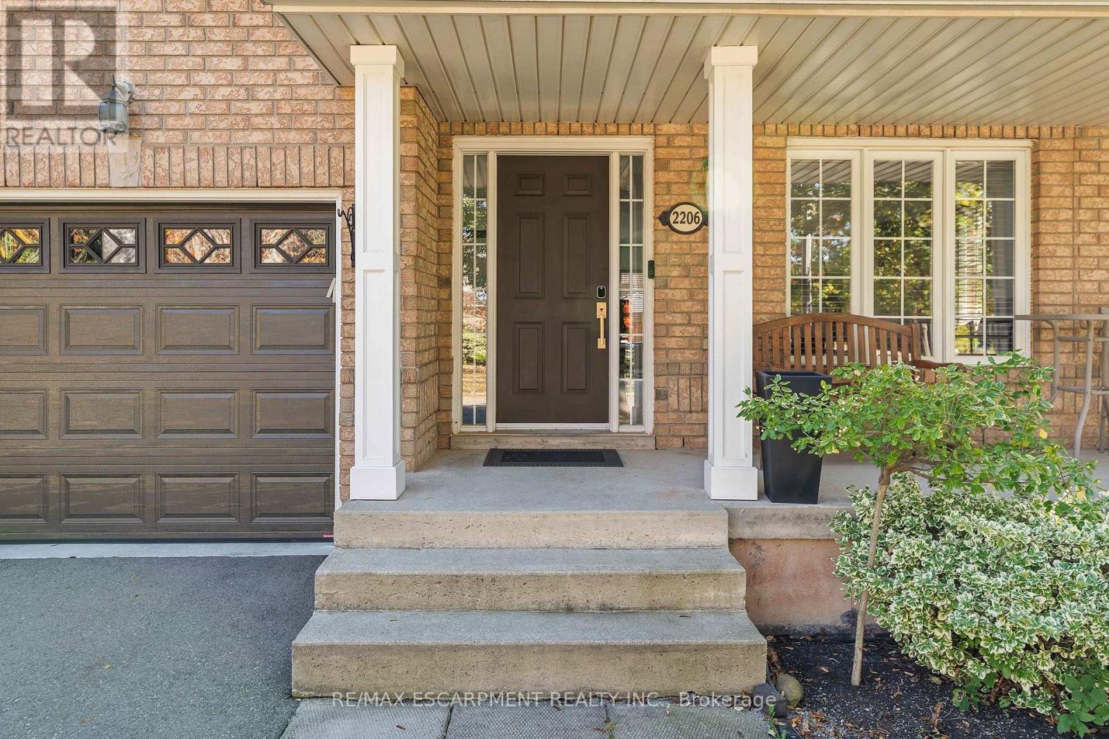 2206 Golden Orchard Trail, Oakville, Ontario  L6M 3N6 - Photo 4 - W14108640