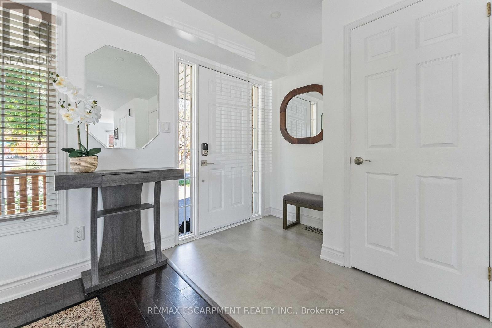 2206 Golden Orchard Trail, Oakville, Ontario  L6M 3N6 - Photo 6 - W14108640