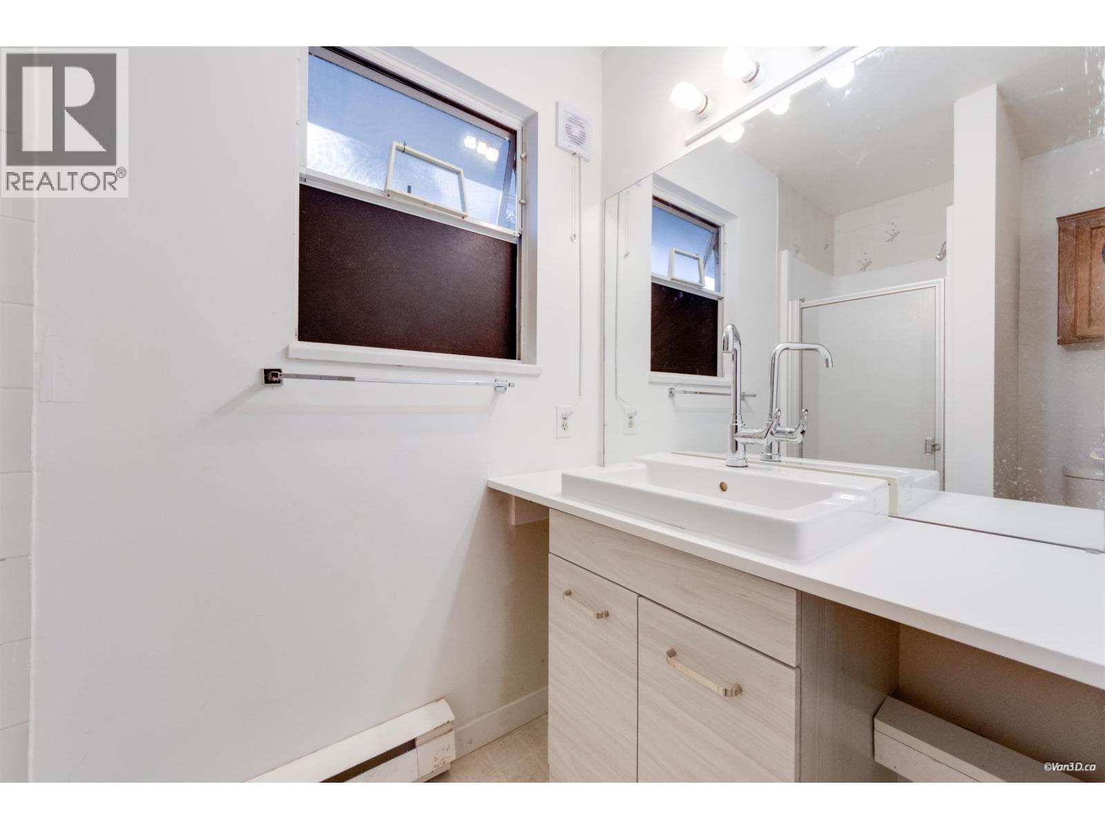 3178 Leeward Court, Coquitlam, British Columbia  V3C 5A9 - Photo 4 - R3177498