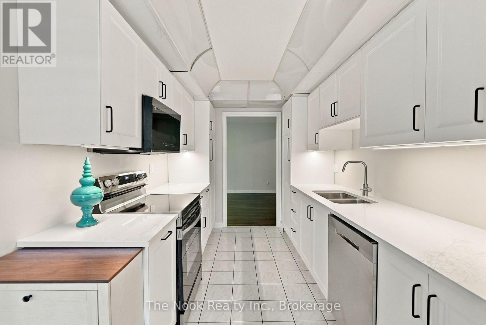 213 - 1 Ripley Avenue, Toronto (High Park-Swansea), Ontario  M6S 4Z6 - Photo 15 - W14108742