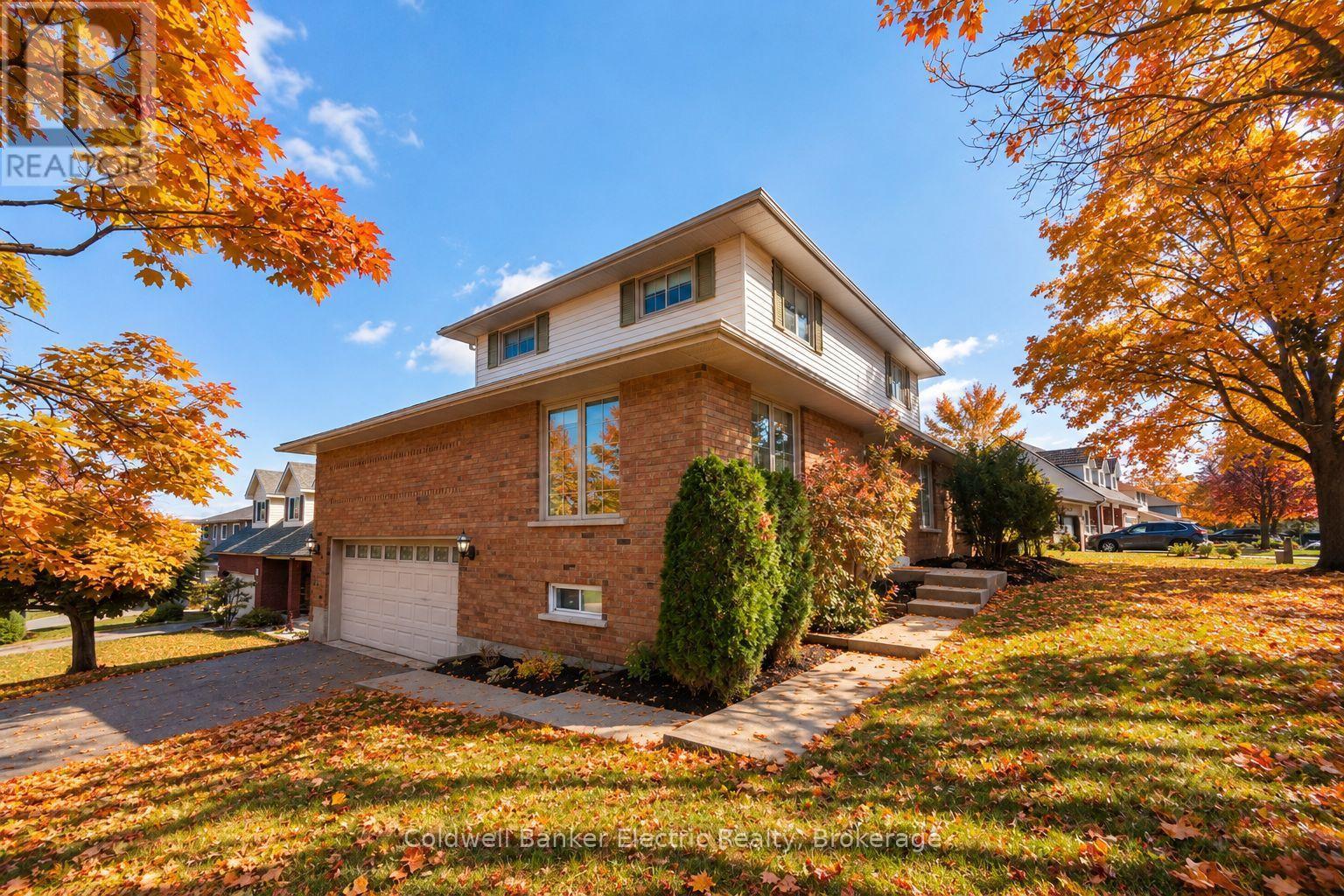 958 Smithside Court, Peterborough (Monaghan Ward 2), Ontario  K9J 8E2 - Photo 2 - X14108900