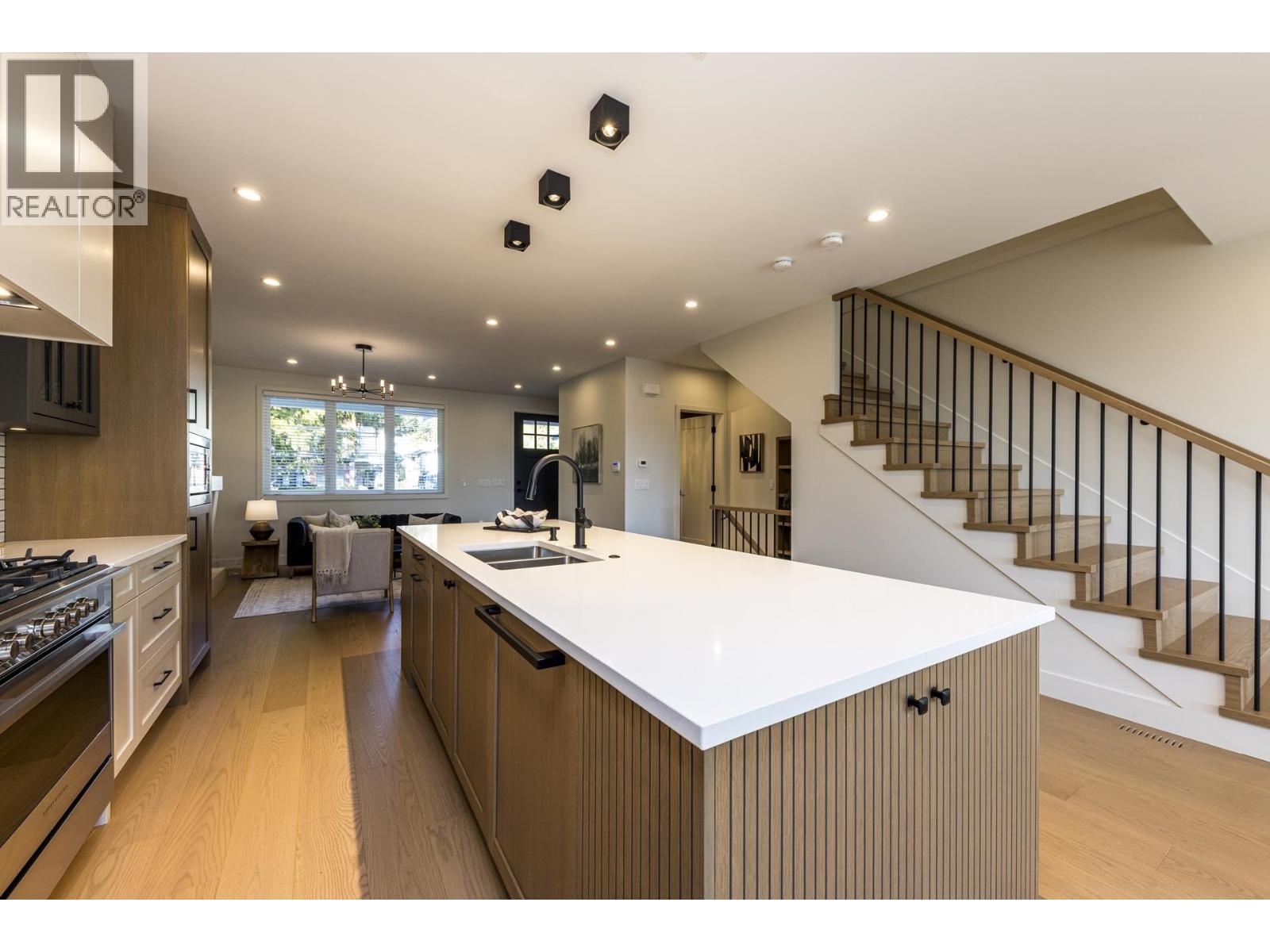 357 E 22nd Street, North Vancouver, British Columbia  V7L 3C8 - Photo 13 - R3177205