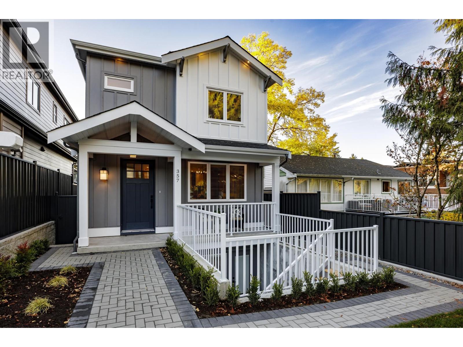 357 E 22nd Street, North Vancouver, British Columbia  V7L 3C8 - Photo 2 - R3177205