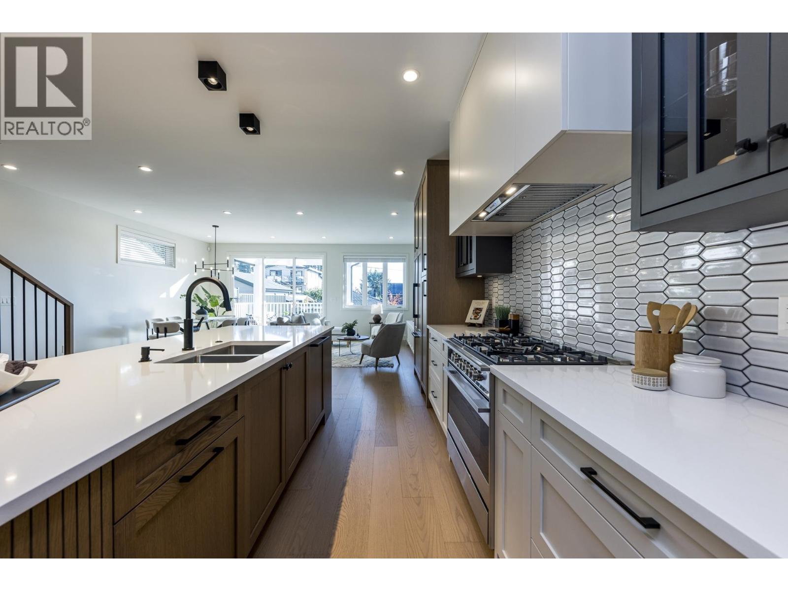 357 E 22nd Street, North Vancouver, British Columbia  V7L 3C8 - Photo 9 - R3177205