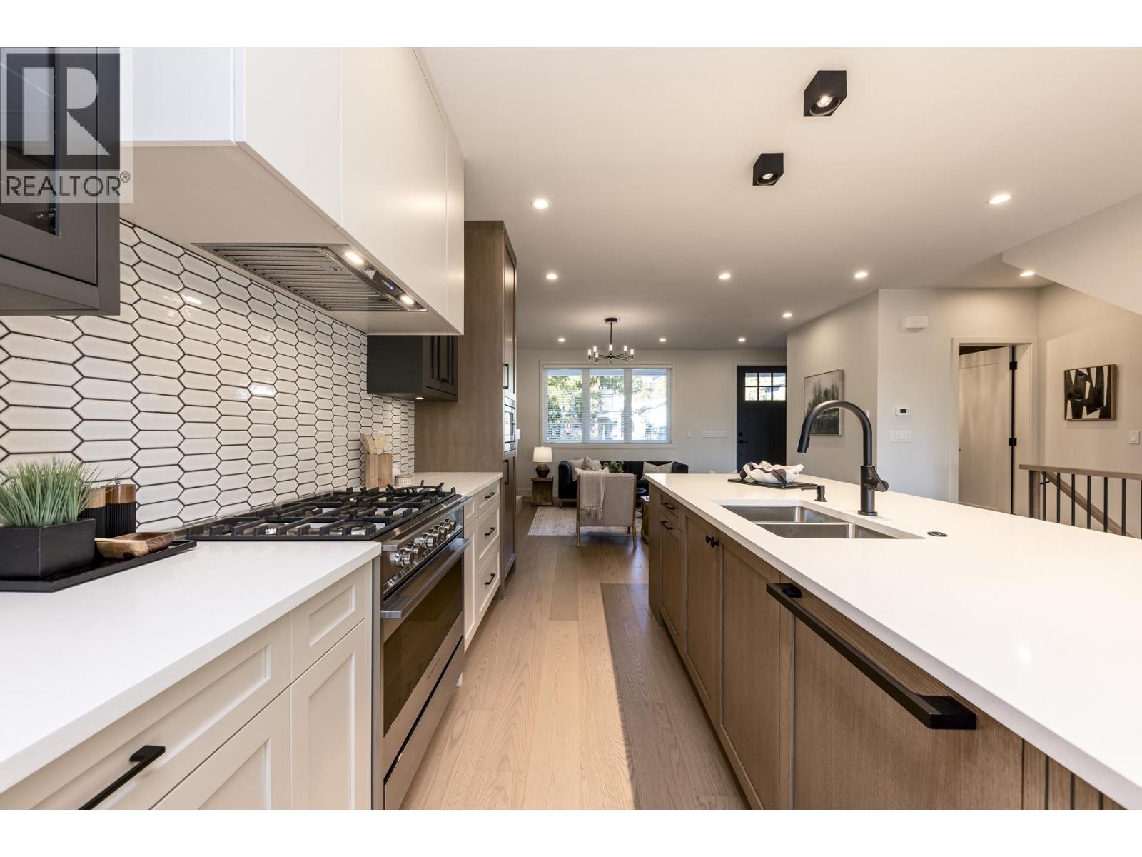 357 E 22nd Street, North Vancouver, British Columbia  V7L 3C8 - Photo 14 - R3177205