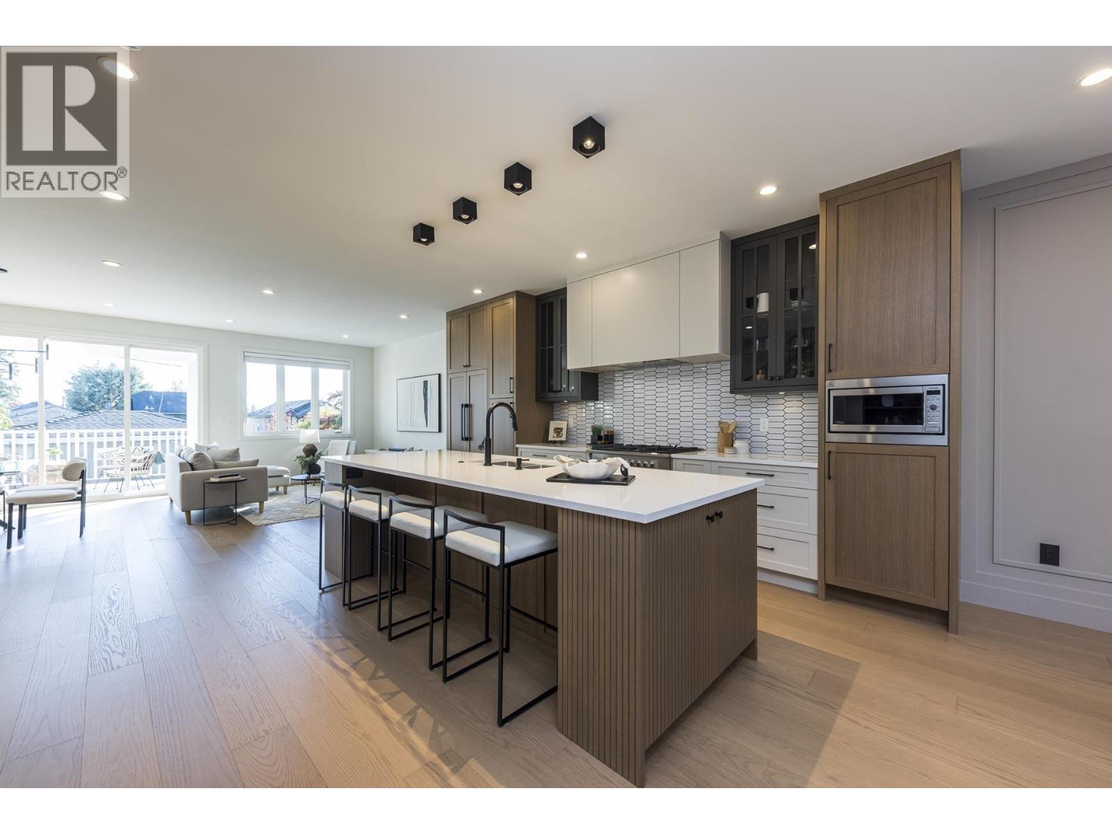 357 E 22nd Street, North Vancouver, British Columbia  V7L 3C8 - Photo 10 - R3177205