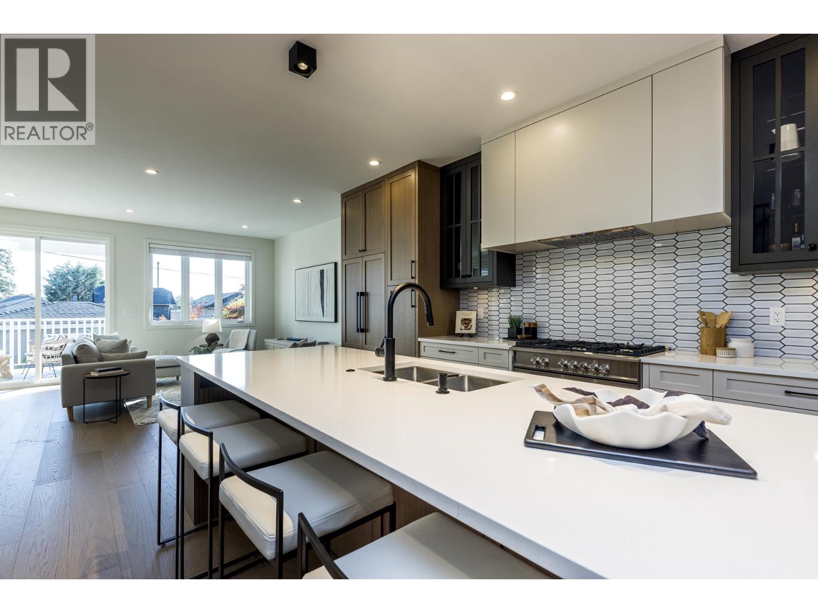 357 E 22nd Street, North Vancouver, British Columbia  V7L 3C8 - Photo 11 - R3177205