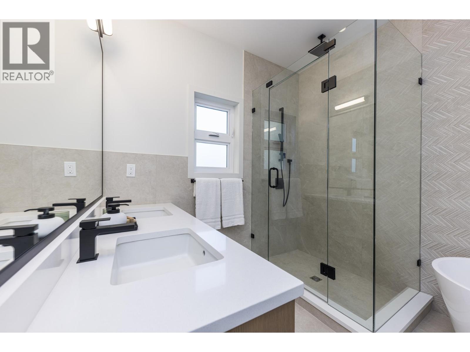 357 E 22nd Street, North Vancouver, British Columbia  V7L 3C8 - Photo 30 - R3177205