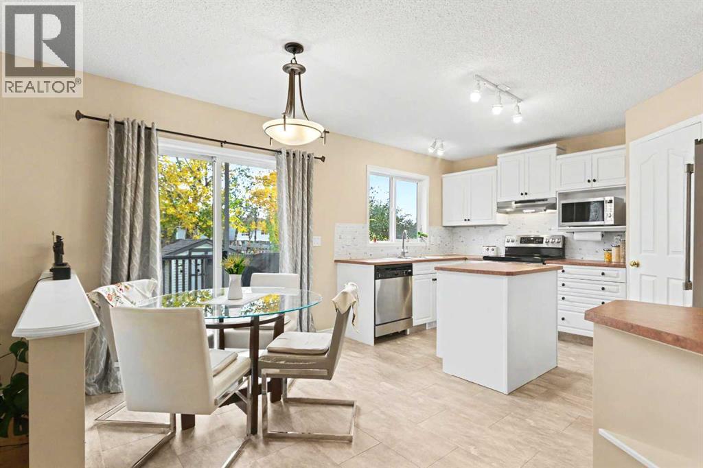 436 Rocky Ridge Bay NW, Calgary, Alberta  T3G 4H8 - Photo 6 - A2351708