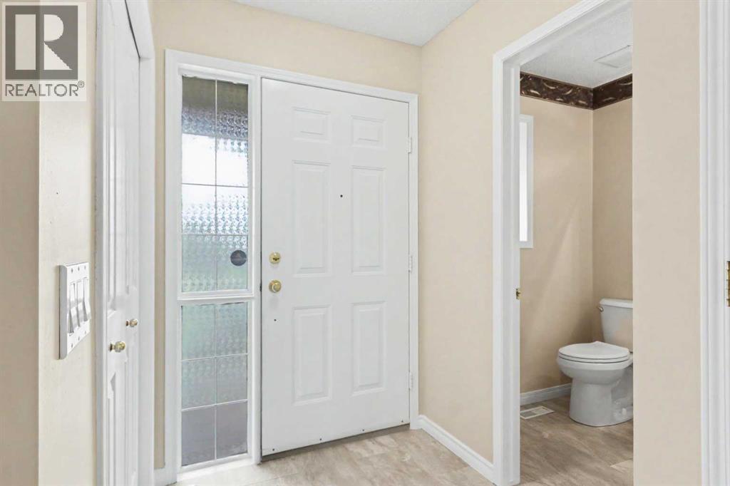 436 Rocky Ridge Bay NW, Calgary, Alberta  T3G 4H8 - Photo 2 - A2351708