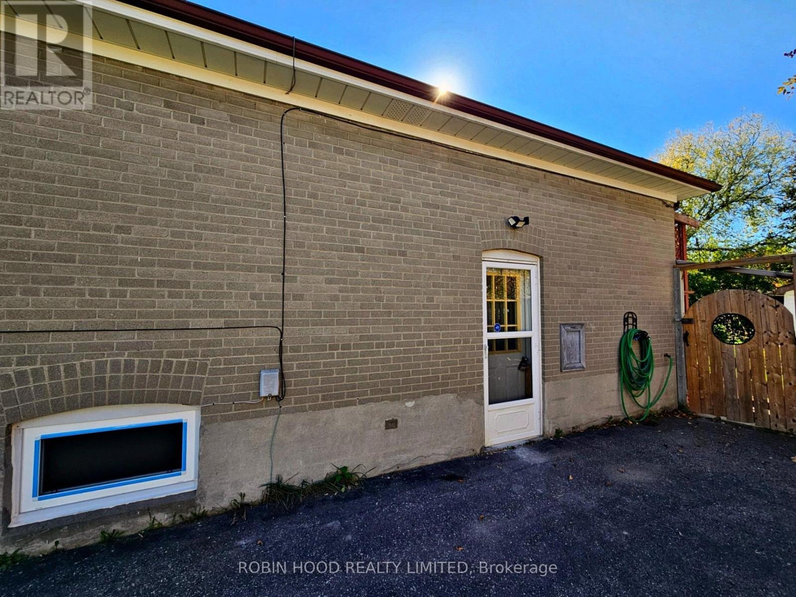 36 Linton Avenue, Ajax (Central West), Ontario  L1T 2X6 - Photo 2 - E14108704