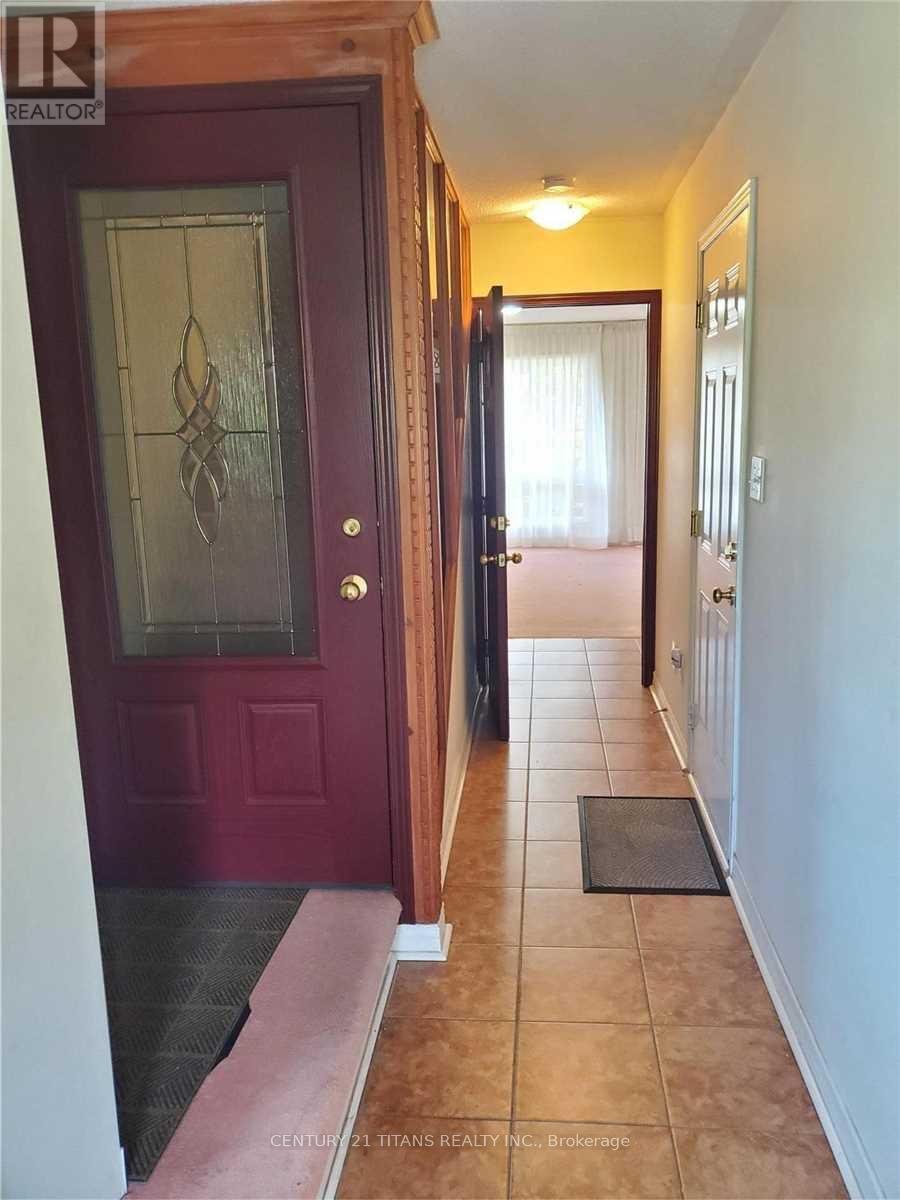 105 Wilkes Crescent, Toronto (Clairlea-Birchmount), Ontario  M1L 0B2 - Photo 4 - E14108824