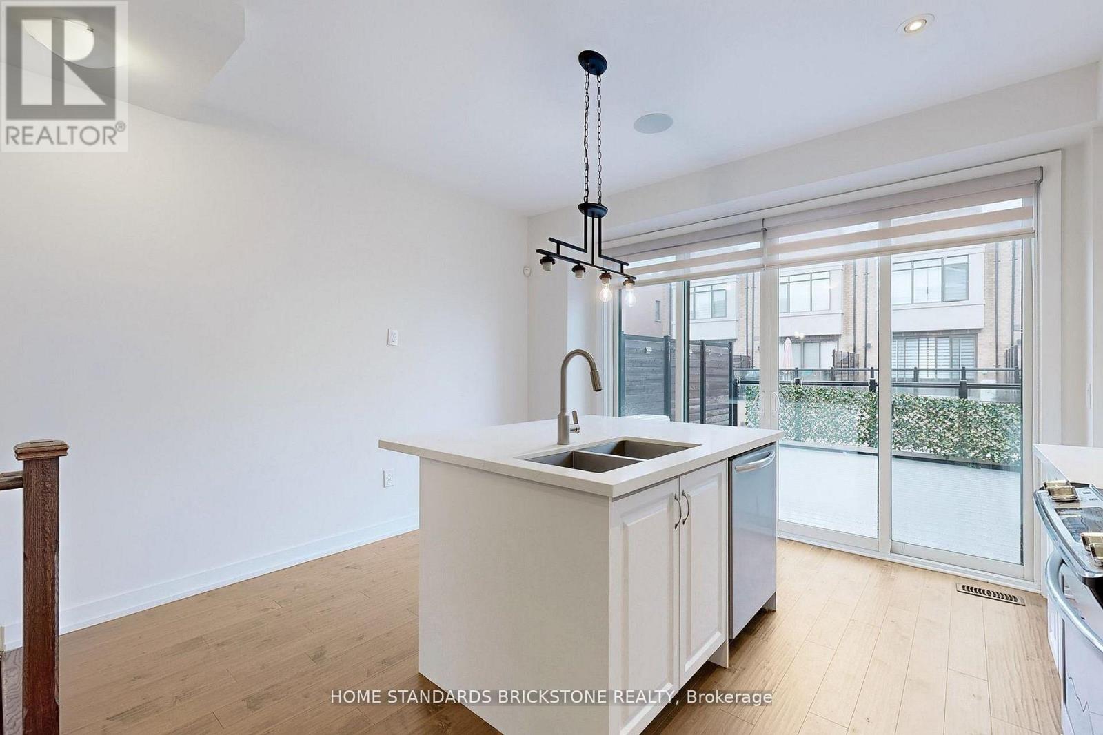 215 Salterton Circle, Vaughan, Ontario  L6A 4Z2 - Photo 10 - N14108872