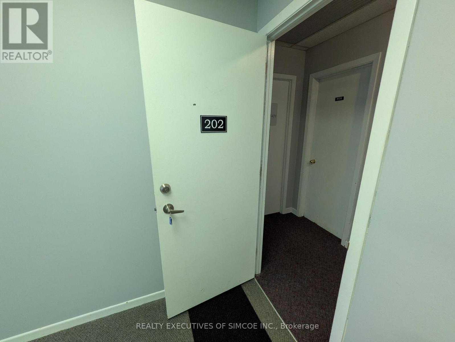 202 - 28 Owen Street, Barrie, Ontario  L4M 3G7 - Photo 5 - S14108842