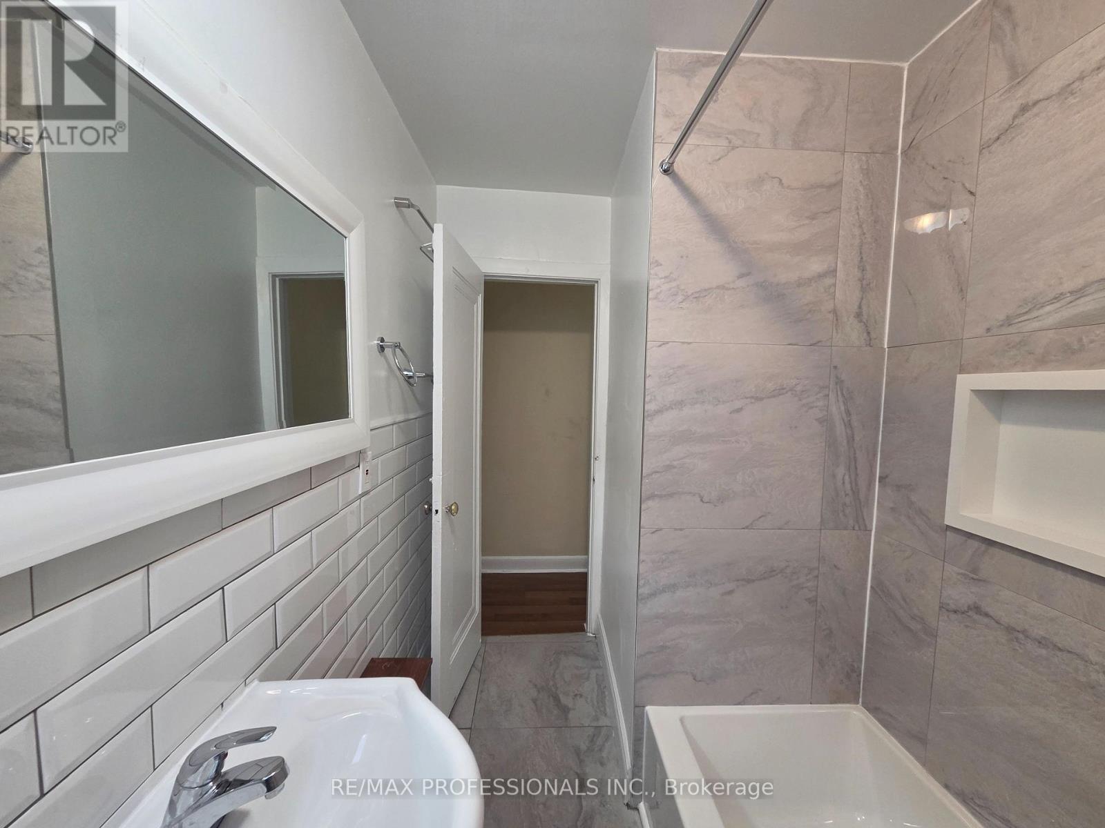 Main Level - 150 Robert Street, Toronto, Ontario  M5S 2K3 - Photo 7 - C13717964