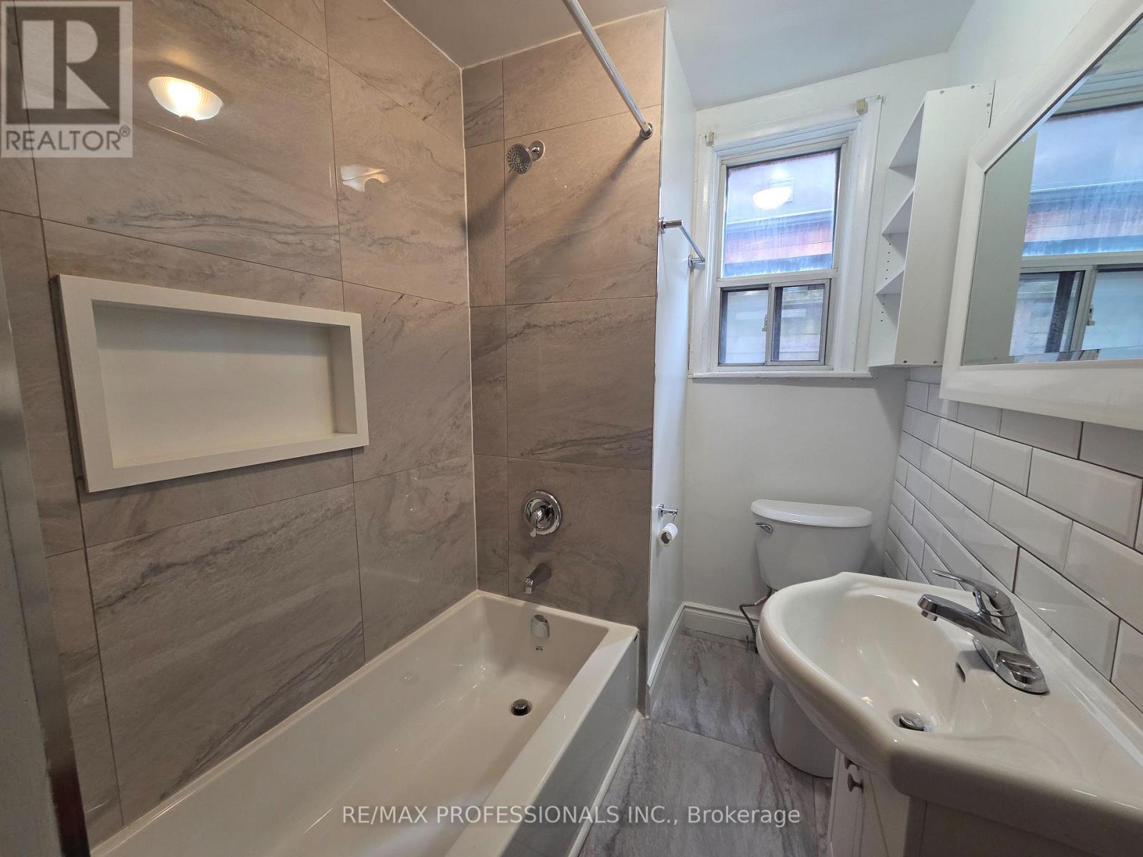 Main Level - 150 Robert Street, Toronto, Ontario  M5S 2K3 - Photo 6 - C13717964