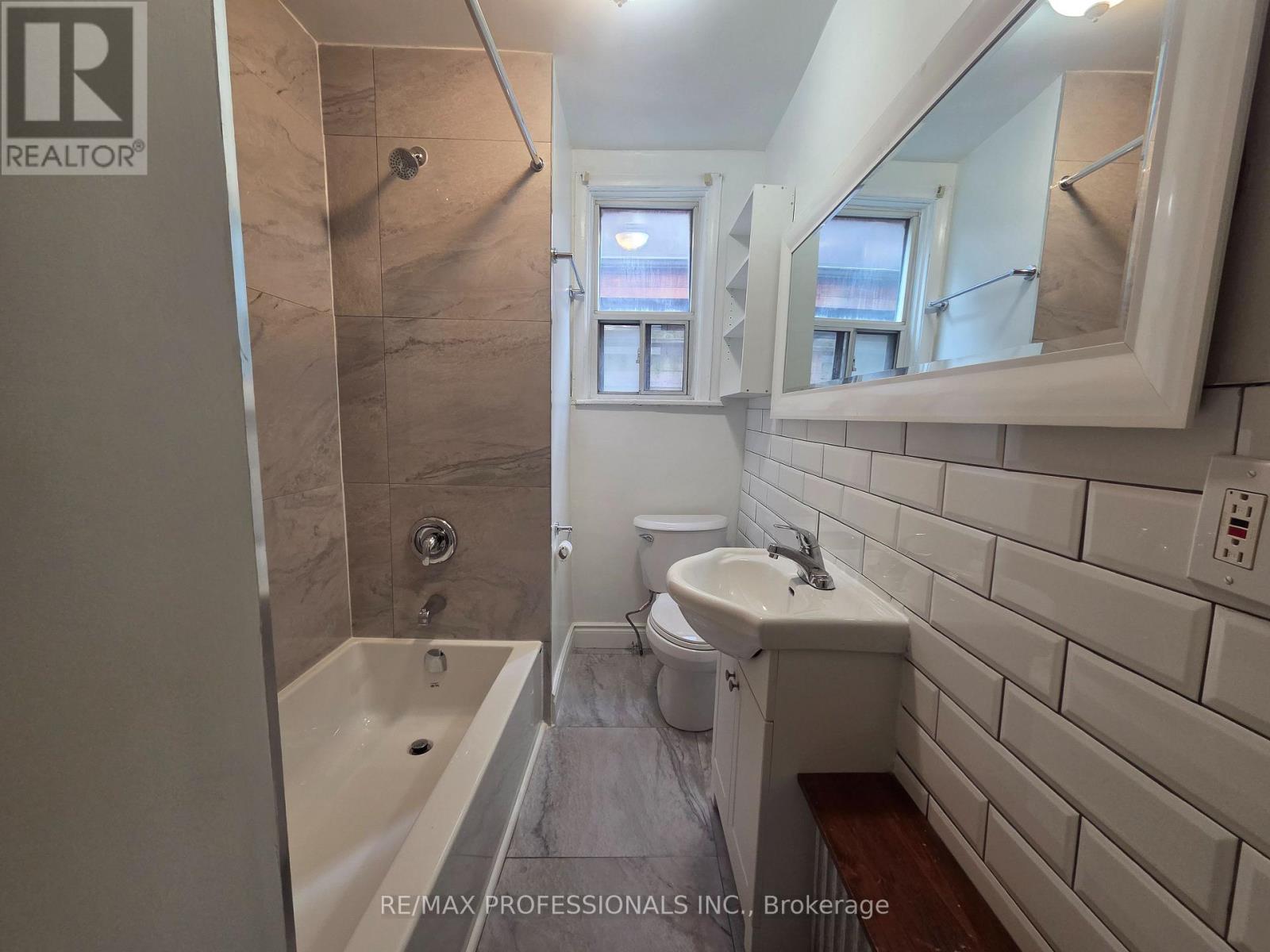Main Level - 150 Robert Street, Toronto, Ontario  M5S 2K3 - Photo 5 - C13717964