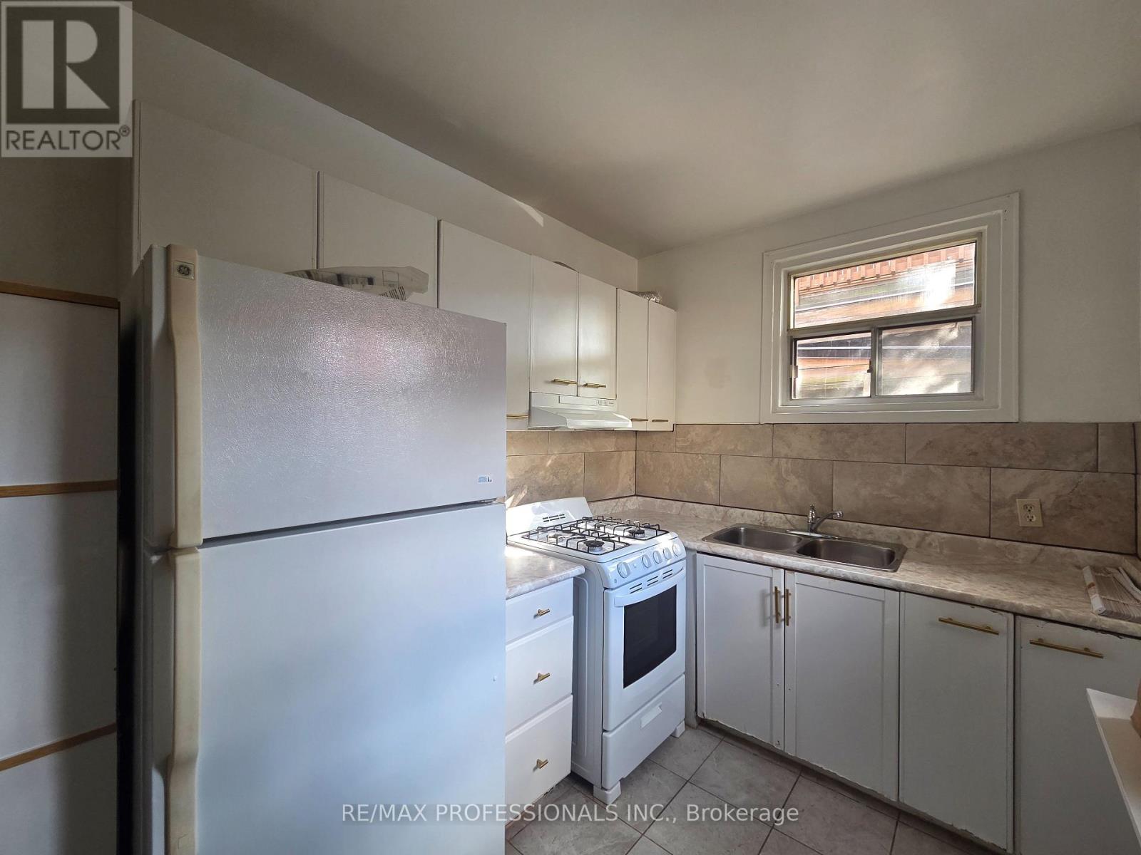 Main Level - 150 Robert Street, Toronto, Ontario  M5S 2K3 - Photo 10 - C13717964