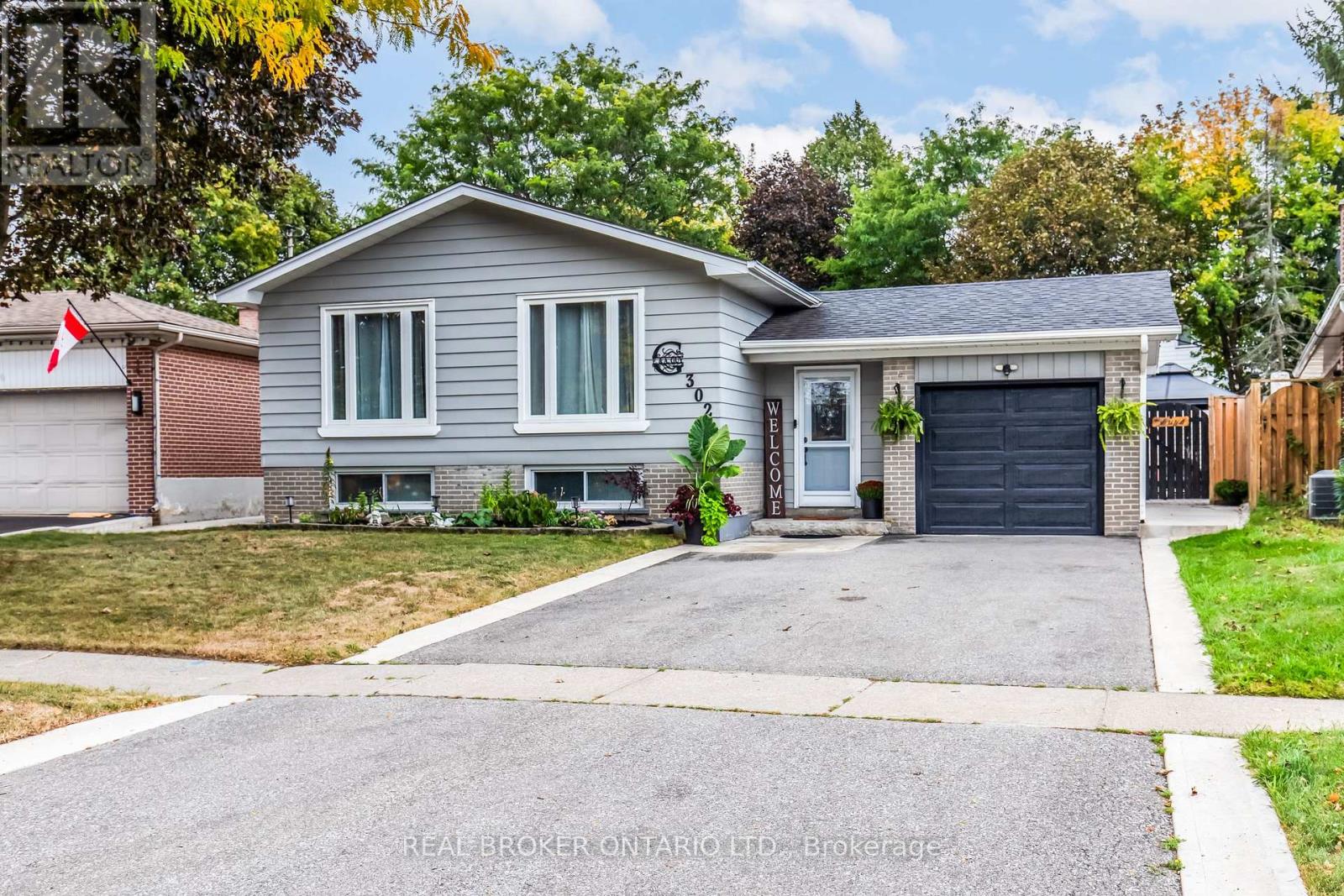 302 Delrex Boulevard, Halton Hills, Ontario  L7G 4G8 - Photo 2 - W14108728