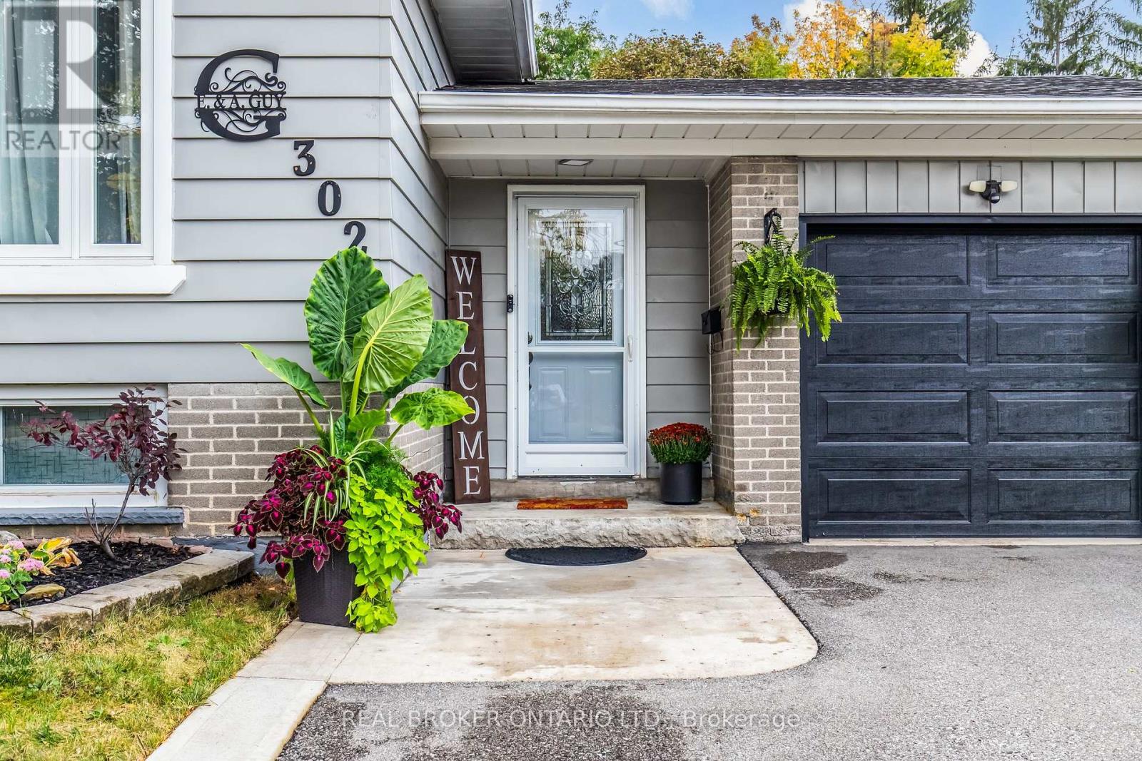 302 Delrex Boulevard, Halton Hills, Ontario  L7G 4G8 - Photo 3 - W14108728