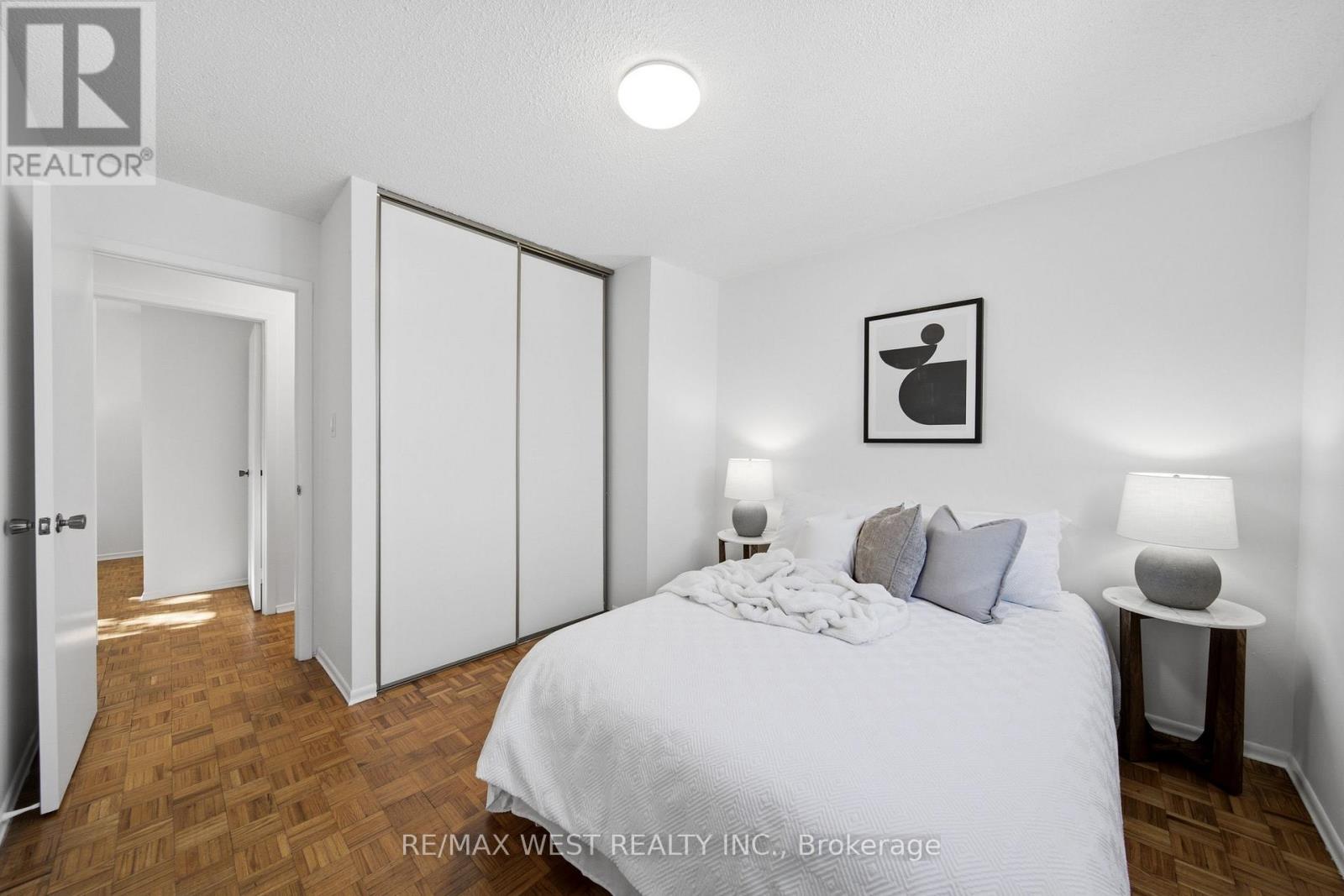 510 Galedowns Court, Mississauga, Ontario  L5A 3H9 - Photo 15 - W14108798