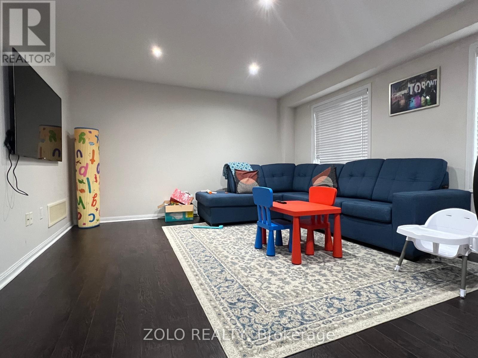 7 Poppythorn Road, Brampton, Ontario  L7A 0R1 - Photo 2 - W14108862