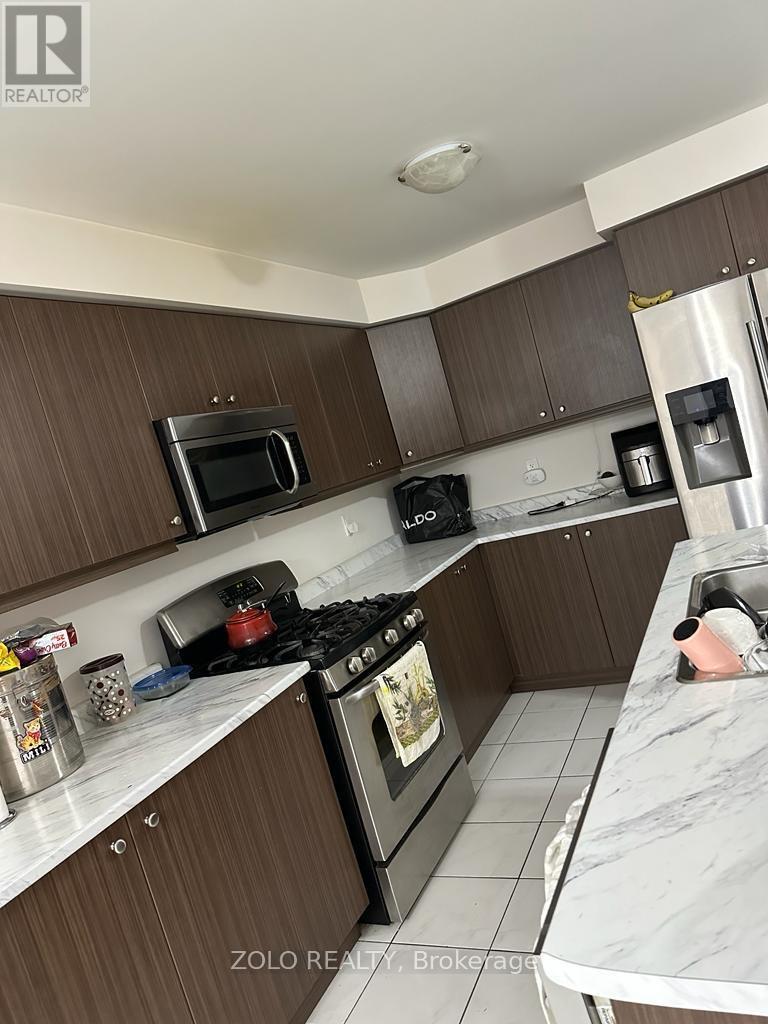 7 Poppythorn Road, Brampton, Ontario  L7A 0R1 - Photo 3 - W14108862