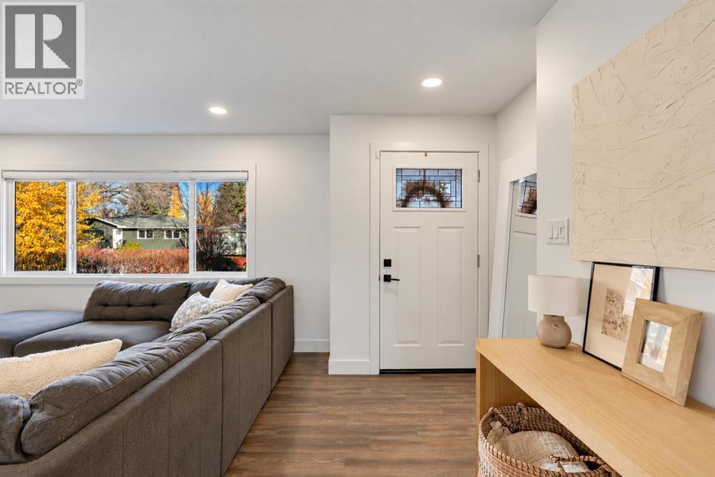 125 Hanover Road SW, Calgary, Alberta  T2V 3J6 - Photo 4 - A2353774