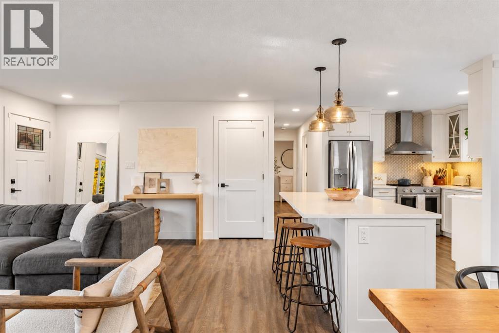 125 Hanover Road SW, Calgary, Alberta  T2V 3J6 - Photo 9 - A2353774